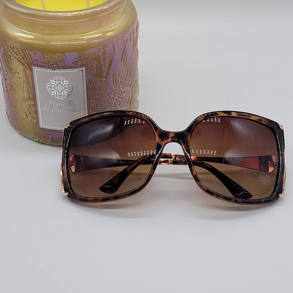 Eazy Breezy Woman's Sunglasses - Picture 3 of 8